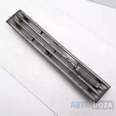 Решетка радиатора Mazda 323 BF (под ремонт) б/у