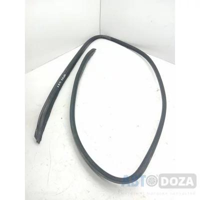 Молдинг лобового стекла Honda Accord VI CG7 (уплатнительная резинка) б/у