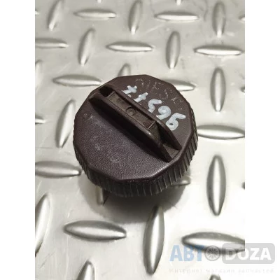 Пробка паливного бака (винтова) б/у для Mazda 323/626