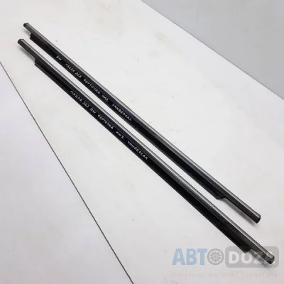 Молдинг задней форточки Mazda 323 BW уневерсал (низ L+R) б/у