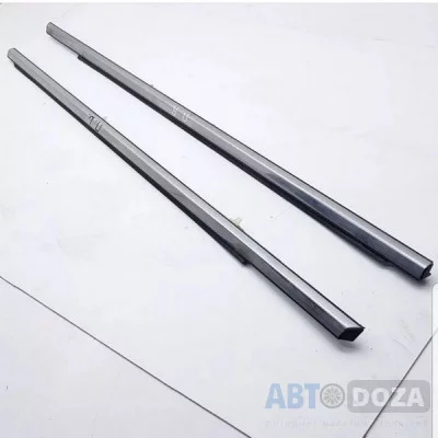Молдинг стекла двери Mazda 626 GD/GV седан/уневерсал (L+R пара "бархатка") б/у
