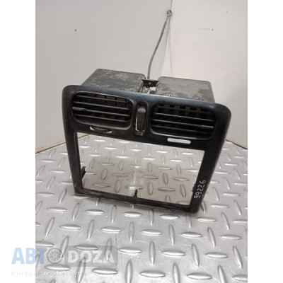 Рамка центральных дефлекторов Mazda 626 Xedos 6 б/у.