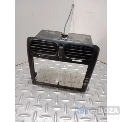 Рамка центральних дефлекторів Mazda 626 Xedos 6 (б/у) в зборі