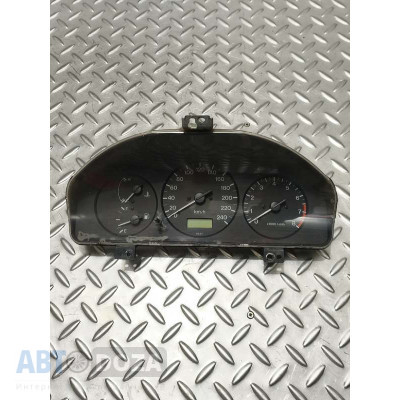 Приборная панель Mazda F б/у для Mazda 323 (BA)