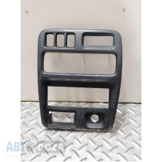 Рамка магнитолы Mazda 323 BA б/у