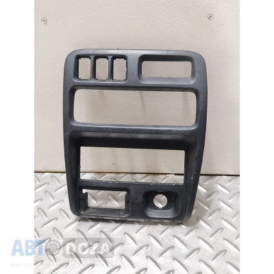 Рамка консоли и магнитолы для Mazda 323 BA 