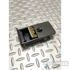 Оригинальная пепельница консоли Mazda 323 BA б/у