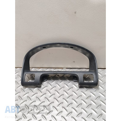 Пластиковая рамка приборной панели для Mazda F 323 BA (б/у) в хорошем состоянии