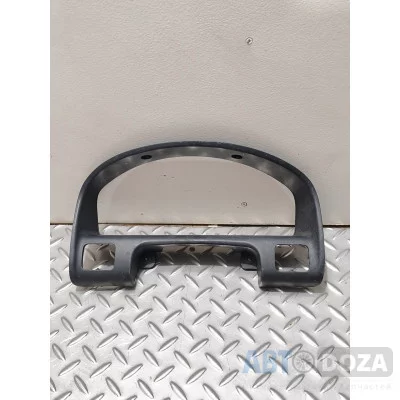 Пластикова рамка приладової панелі Mazda F 323 BA б/у в хорошому стані