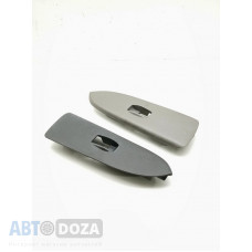 Накладка кнопки переднего правого стеклопадъёмника (код E4V684L1) на Mazda для моделей GF/BA/BJ 1997-2003г