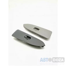 Накладка кнопки переднего правого стеклопадъёмника (код E4V684L1) на Mazda для моделей GF/BA/BJ 1997-2003г