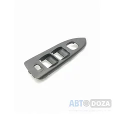 Накладка передних левых кнопак стеклоподъёмника (код GE6T684L6) Б/У на Mazda 626 GF (1997-2002г) Оригинал (OEM)