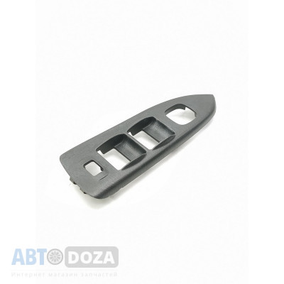 Накладка передних левых кнопок стеклоподъемника для Mazda 626 GF (1997-2002)