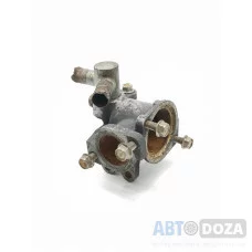 Корпус термостата оригинал (OEM) б/у на Mazda 626 и 323 для двигатель KF1 V6 обемом 2.0L выпускавшийся с 1991 по 2002 годы