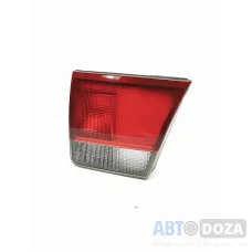 Ліхтар кришки багажника правий Mazda 626 GE седан б/в
