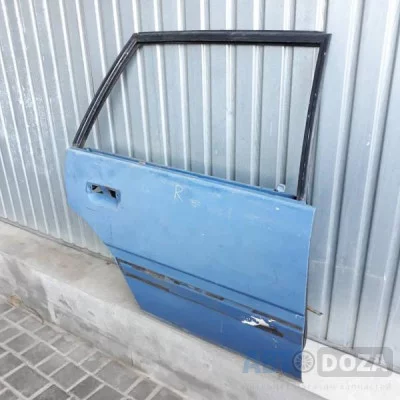 Дверь Mazda 626 GC хетчбек задняя R (голая) б/у