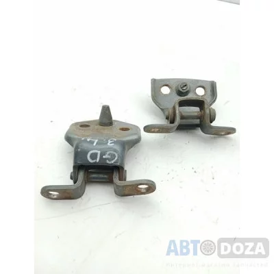 Петля двери Mazda 626 GD (зад.L) пара б/у