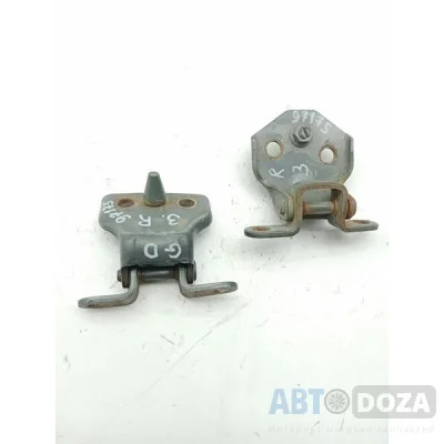 Петля двери Mazda 626 GD (зад.R) пара б/у