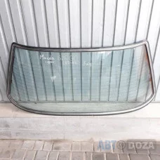 Стекло заднее Mazda 626 GC седан (с подогревом и уплотнительной резинкой) б/у Стекло заднее Mazda 626 GC седан (с подогревом и уплотнительной резинкой) б/у