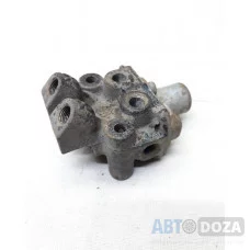 Тормозной тройник Mazda GD/GC/BW/BF (подкапотный на четыре выхода) б/у