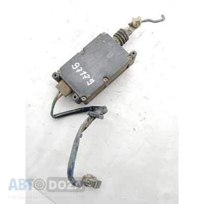 Активатор замка двери Mazda 626 GD (зад.R) б/у