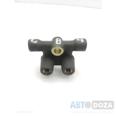 Тормозной тройник Mitsubishi CB4 (подкапотный на шесть выходов) б.у