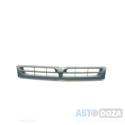 Решетка радиатора Mitsubishi CB4 б/у