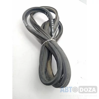 Уплотнительная резинка багажника Mitsubishi CB4 б/у