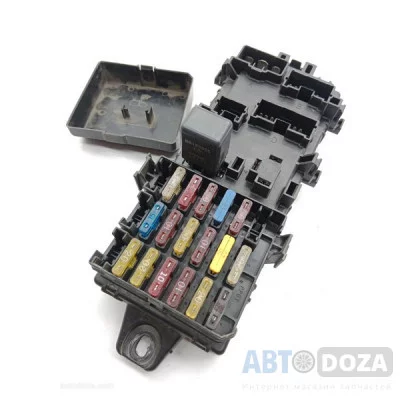 Блок предохранителей Mitsubishi CB4 (салон) б/у