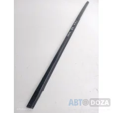 Молдинг стекла двери Mitsubishi CB4 (зад.R бархатка) б/у