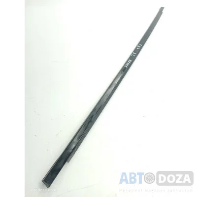 Молдинг стекла двери Mitsubishi CB4 (зад.L бархатка) б/у