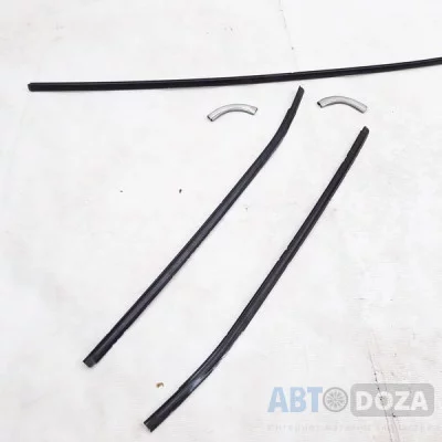 Молдинг лобового стекла Mitsubishi Gallant E33 (Седан к-кт. 5 шт.) б/у