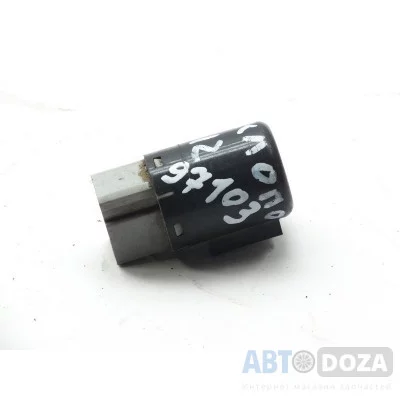 Реле стеклоподъемника Nissan (VIN 24330C9960) б/у