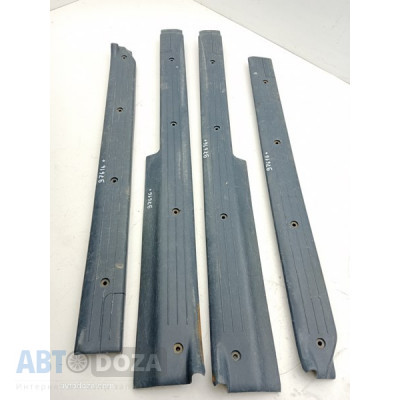 Накладки порогов Nissan M10 (к-кт. 4 шт.) б/у