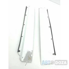 Накладка стойки Nissan M10 (центр. L+R пара ) б/у