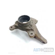 Поворотный кулак Nissan M10 (R голый) б/у