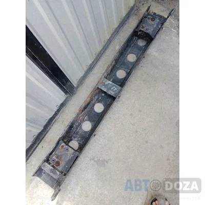 Уселитель бампера Nissan M10 (задний) б/у