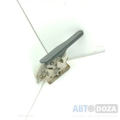 Рычажок открытия багажника лючка бензобака Nissan P10 б/у