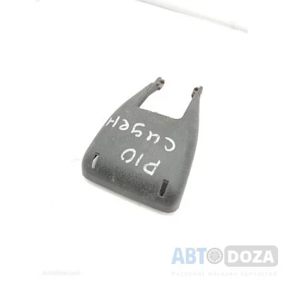 Заглушка болта Nissan P10 (крепления сведенья) б/у