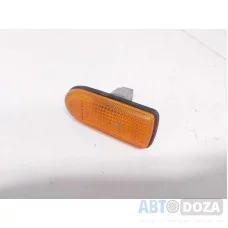 Повторитель поворота Nissan P10 (в крыло) б/у