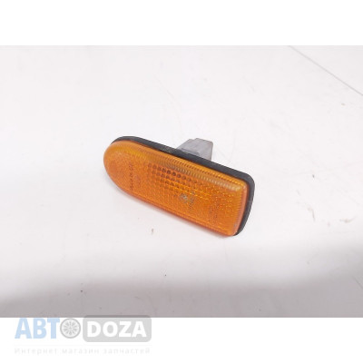 Повторитель поворота Nissan P10 (в крыло) б/у