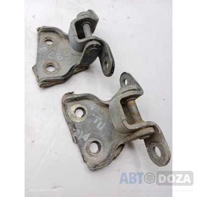 Петлі двері Nissan P10 (пер.L пара) б/у - Купити в Одесі з доставкою по Україні