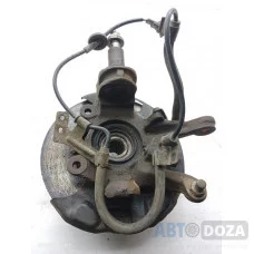 Поворотный кулак Nissan P10 (R в сборе с датчиком ABS) б/у