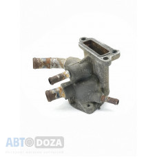 Корпус термостата (13049-90J00) оригинал (OEM) на Nissan Sunny, Primera B13, N14, P10 годы выпуска 1990-1995, двигатель GA16DS (объём 1.6L).