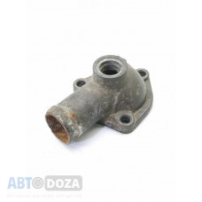 Фланцевая крышка термостата (13049-90J00) оригинал (OEM) на Nissan Sunny, Primera годы выпуска 1990-1995, двигатель GA16DS (объём 1.6L).