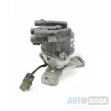 Оригинальный трамблер (22100 30R01) для двигателя KA24E на Nissan Prairie M11, выпускавшимся с 1988 по 1998 год. (второе поколения)