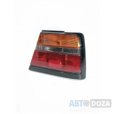 Задній правий зовнішній ліхтар Nissan Bluebird T12 