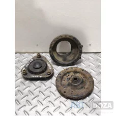 Опора передней стойки Toyota AT 170 б/у