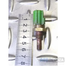 Датчик температуры Б/У Toyota (89422-30020) отвечает за  показания на приборной панели